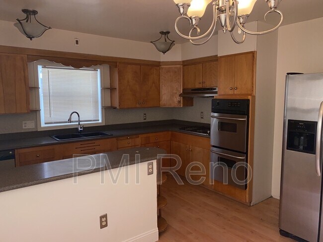 Foto del edificio - 31 Raymond Dr