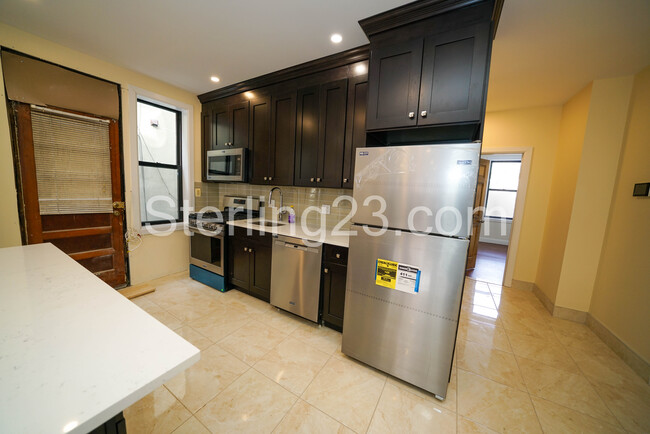 Foto del edificio - 2452 26th St