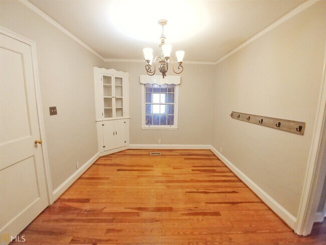 Building Photo - 379 Fayetteville Rd