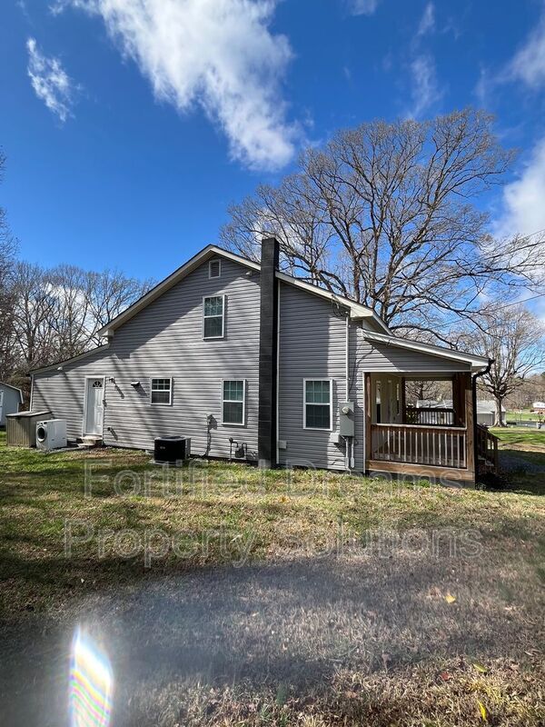 Building Photo - 551 Ridgeway Cir