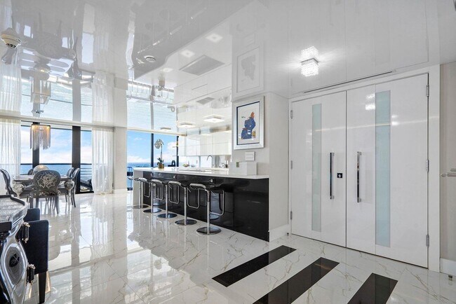 Building Photo - 250 S Ocean Blvd