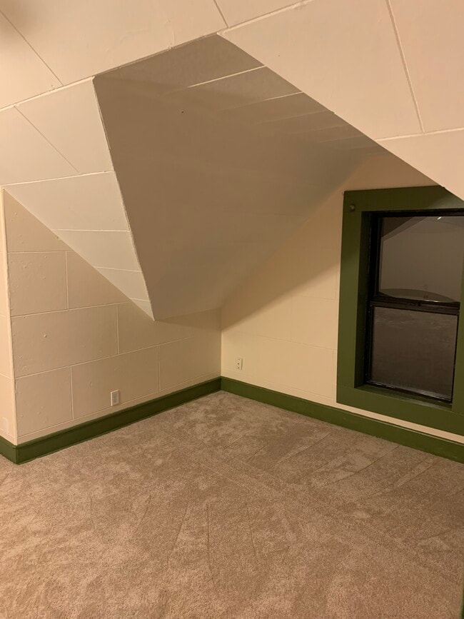 Building Photo - 802 N 8th Ave