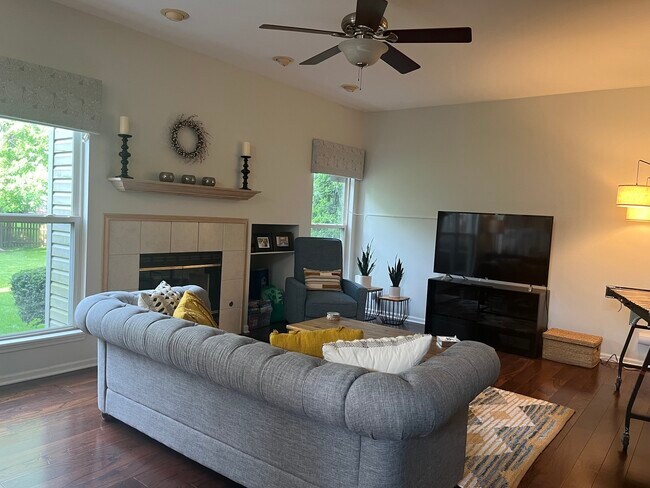 Building Photo - 708 Marigold Ct