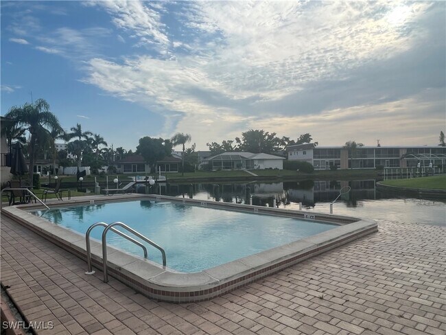 Foto del edificio - 5109 Coronado Pkwy