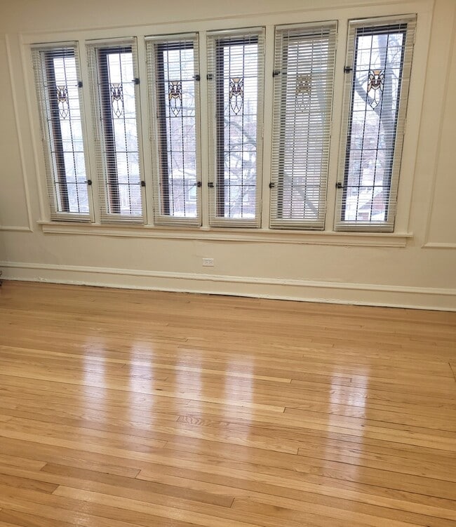 Foto del edificio - 2336 E 68th St