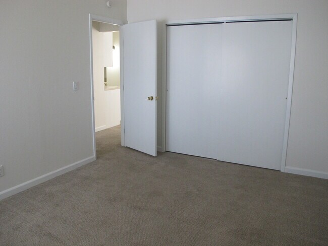 Foto del edificio - 2831 Somerville Dr