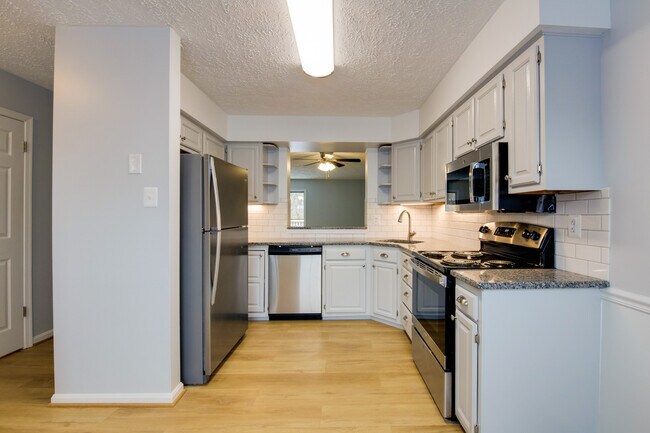 Foto del edificio - 307 Guilford Ct