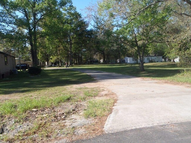 Foto del parque - Village Oaks Family Mobile Home Park