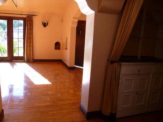 Foto del edificio - 1118 Hollyburne Ave