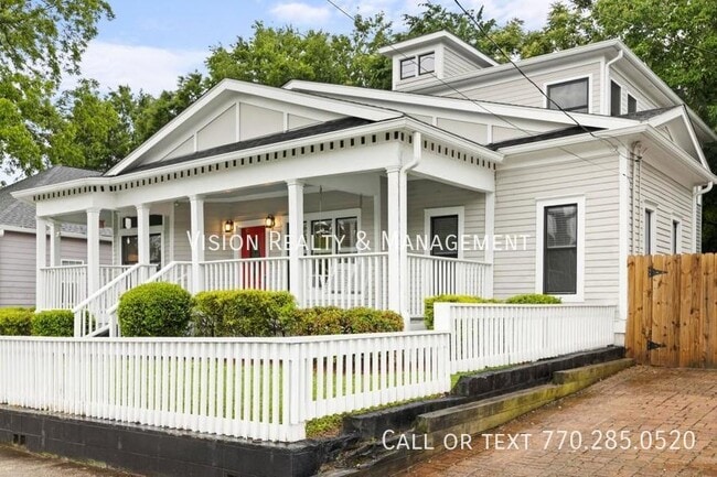 Building Photo - Stunning 5 BR Summerhill Home!