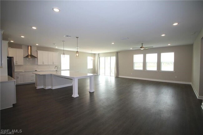 Foto del edificio - 2051 Grove Dr
