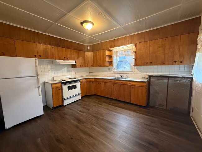 Building Photo - 32-34 E North St