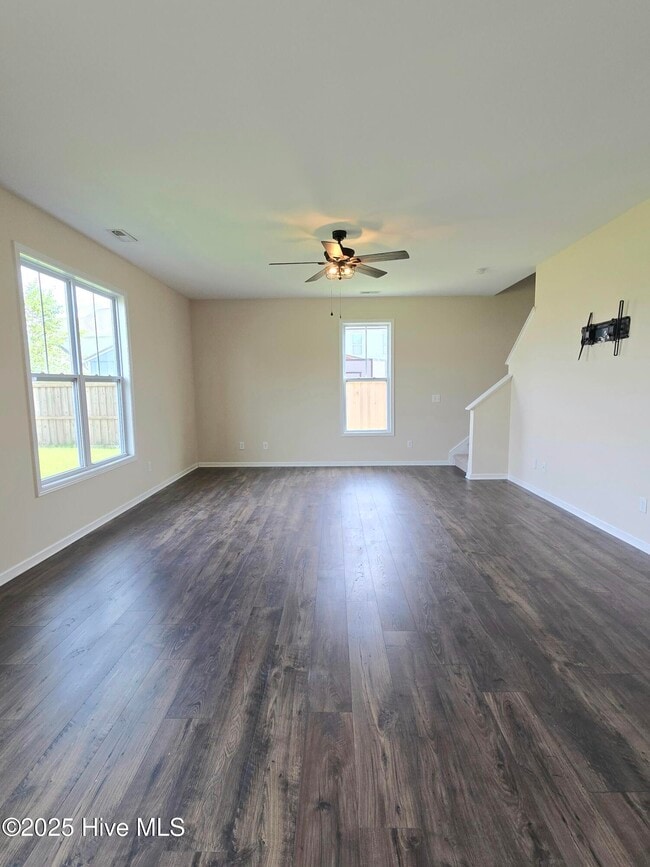 Building Photo - 743 Pine Cone Dr