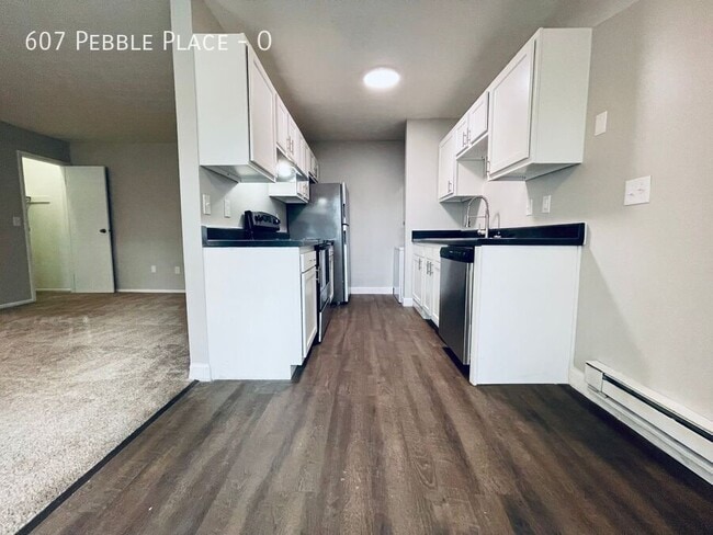 Building Photo - 607 Pebble Pl Dr
