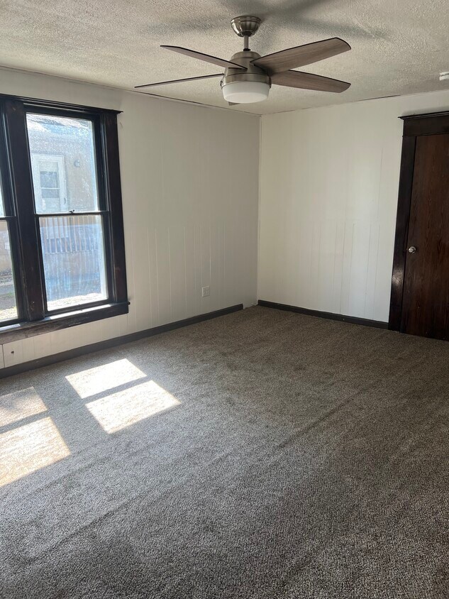 Foto principal - 115 E 9th St