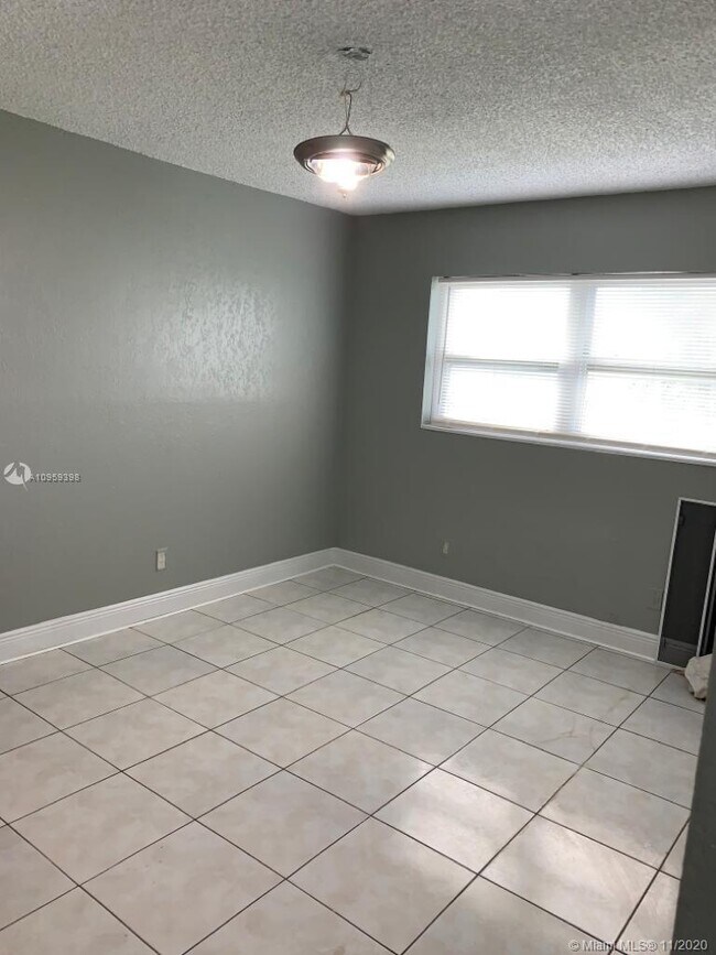 Foto del edificio - 2217 NW 8th Ct