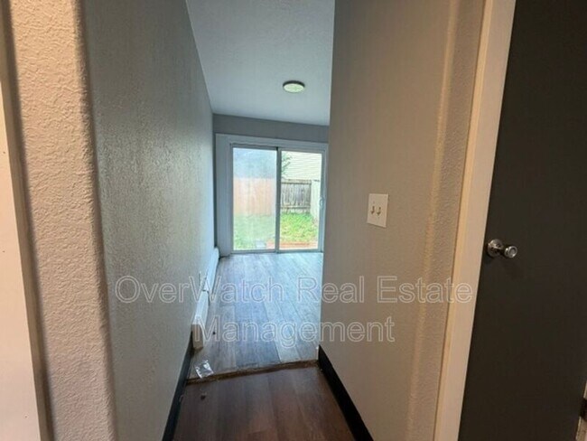 Foto del edificio - 9130 Washburn St