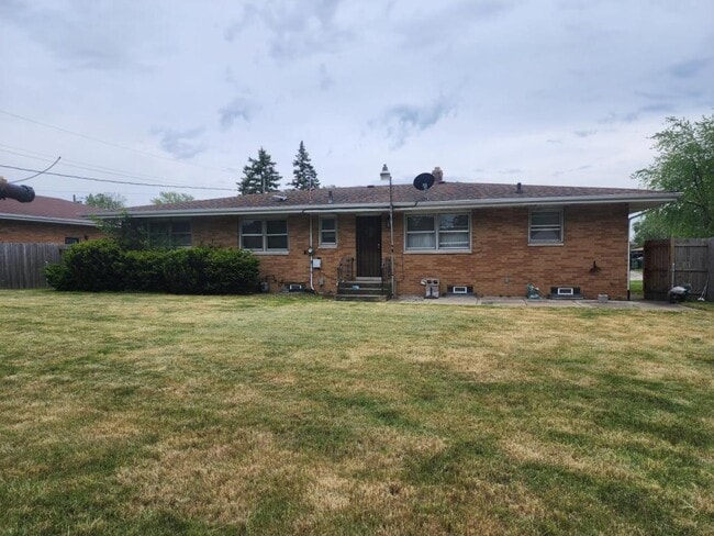 Building Photo - 518 W 53rd Pl