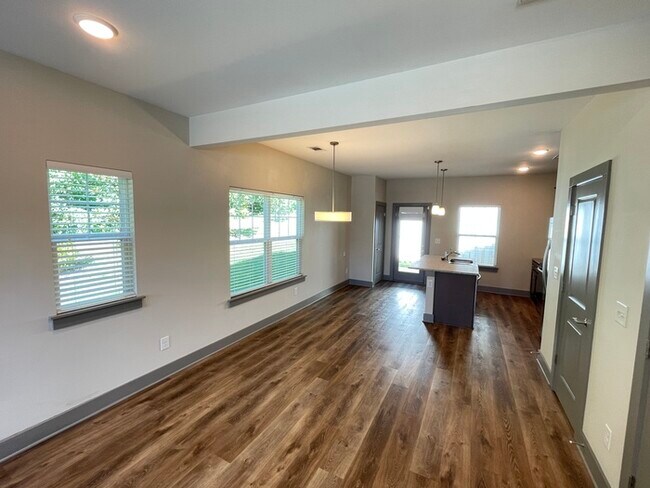Foto del edificio - Bristol Creek 2 bedroom unit with fenced p...