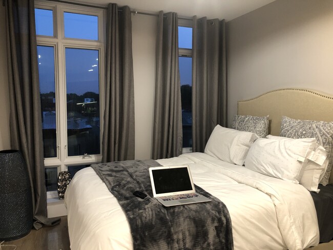 Foto del edificio - 615 E 17th St