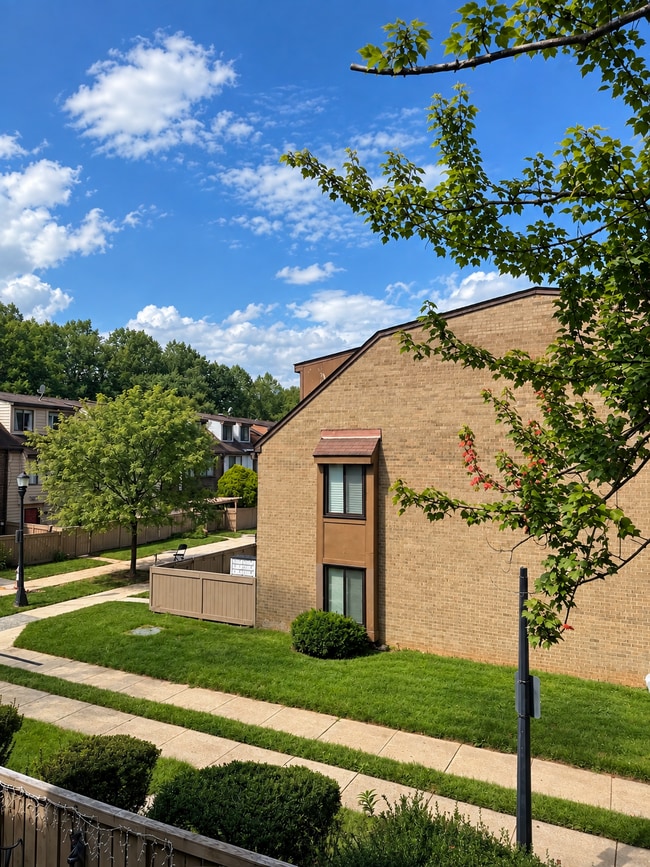 Building Photo - 9922 Forest View Pl