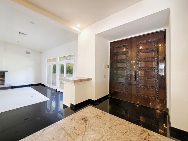 Foto del edificio - 48600 Shady View Dr