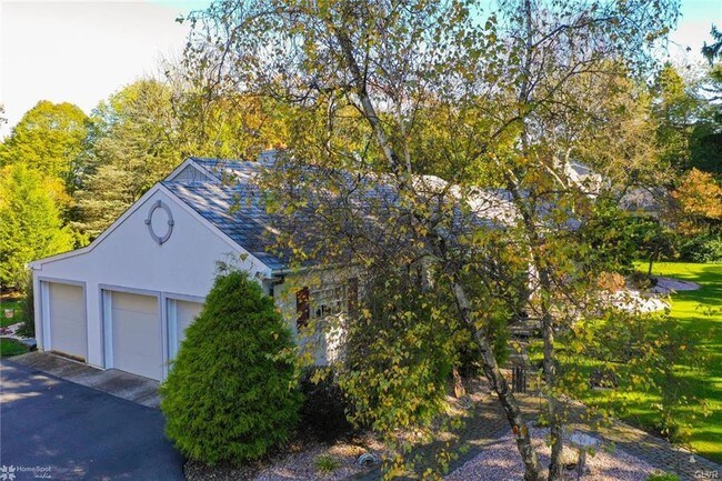 Building Photo - 653 E Macada Rd