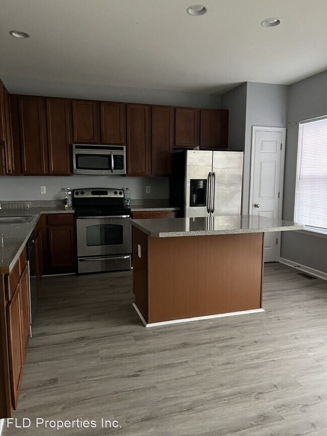 Building Photo - 4 br, 3.5 bath House - 431 Jacobsen Drive ...