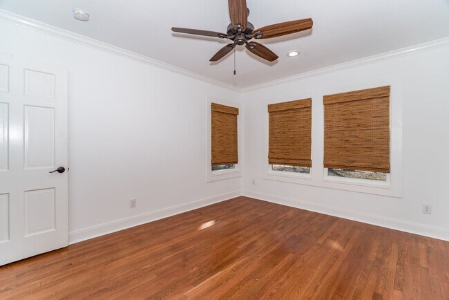 Foto del edificio - RENOVATED 2-BEDROOM IN ALAMO HEIGHTS