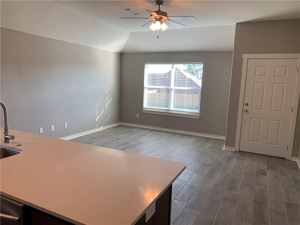 604 W Weymouth, Siloam Springs, AR 72761 Townhome Rentals in Siloam