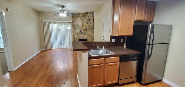 Building Photo - 114 E 31st St