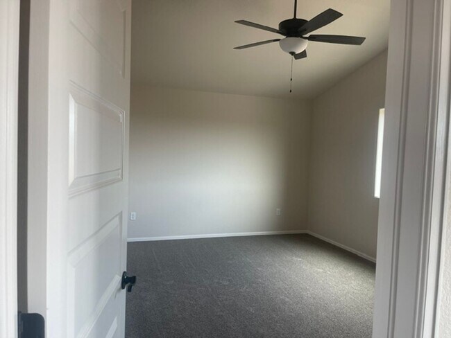Building Photo - ALL PROSPECTIVE TENANTS MUST SUBMIT A $58 NON-REFUNDABLE APPLICATION FEE PER APPLICANT ONLINE AND...