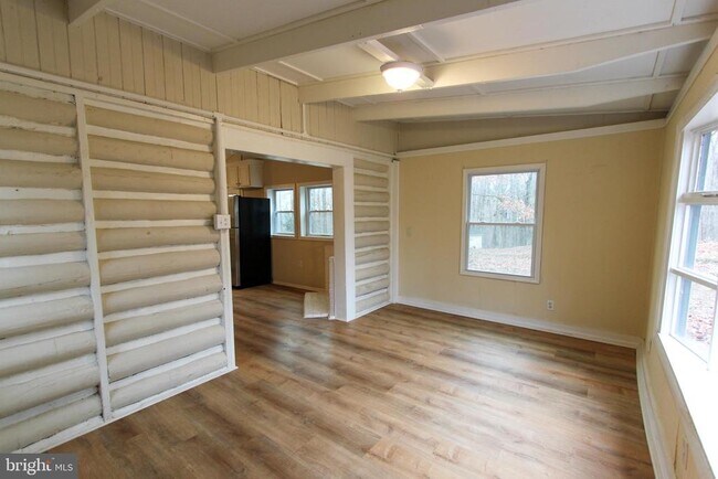 Building Photo - 560 Shenandoah River Dr