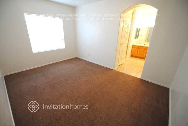 Building Photo - 1645 E Illini St