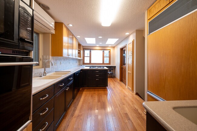 Building Photo - 319 Busch Terrace