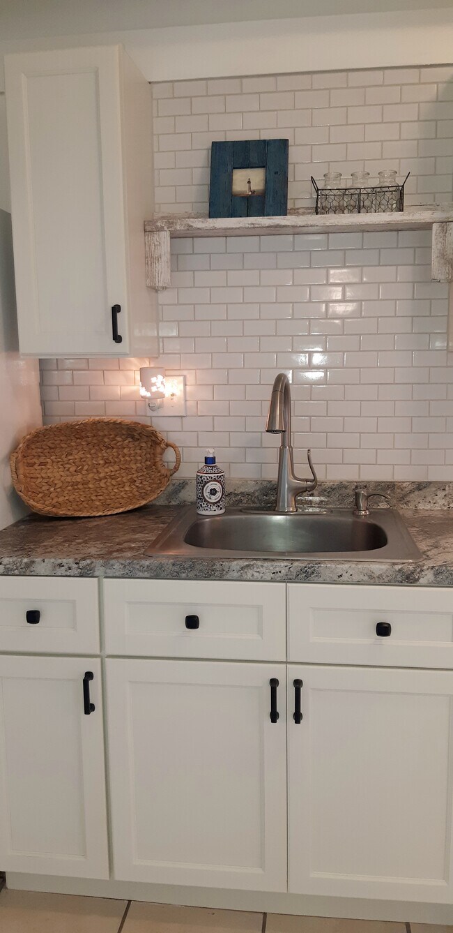 New Kitchen countertops - 800 W Belleview Ave