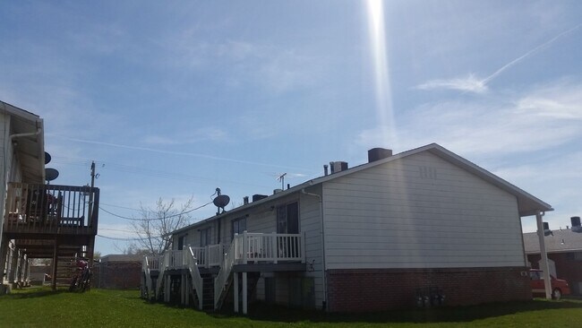 Foto del edificio - Beautiful Sunset townhome, row end with ce...