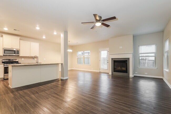 Foto del edificio - 3949 Lake Manor Way