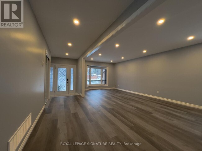 Building Photo - 2111 Lynn Heights Dr