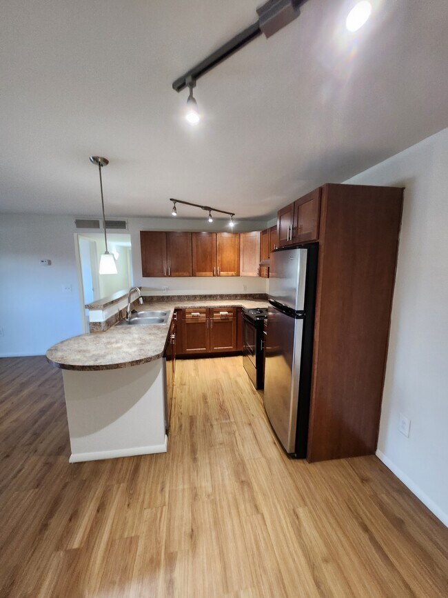 Building Photo - 3201 Ravens Crest Dr