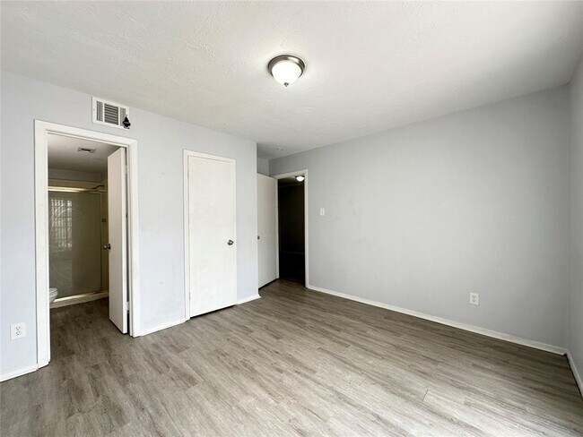 Building Photo - 11545 Beechnut St