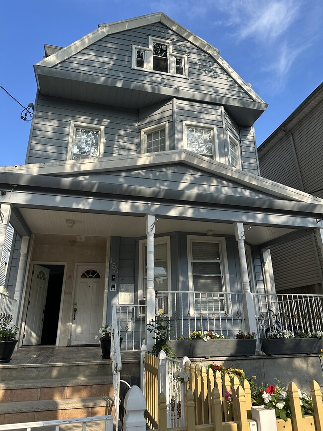 Building Photo - 156 Clerk St