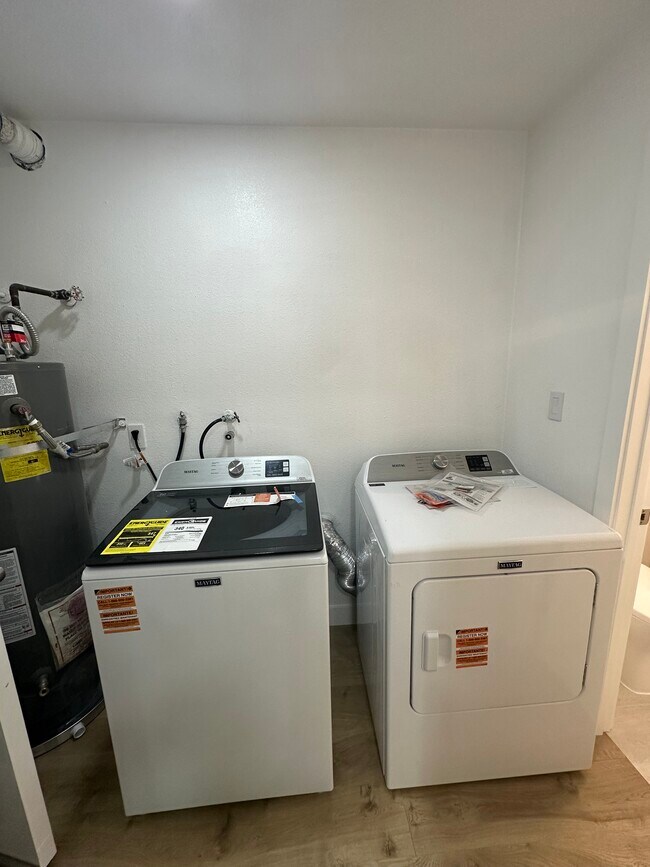 Building Photo - 6332 Santa Catarina Way