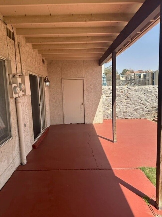 Foto del edificio - 2 Bed, 2 Bath Townhome