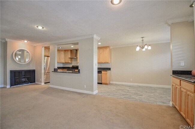 Building Photo - 277 Pleasant St