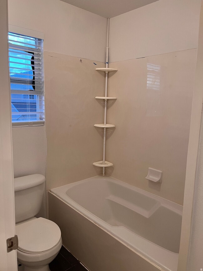 Foto del edificio - 845 Apple Grove Ln