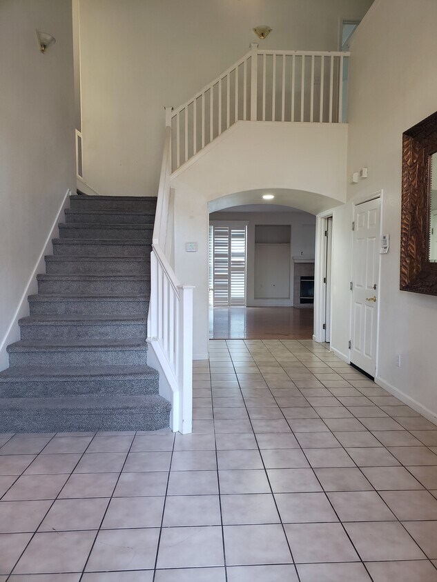 Primary Photo - 1625 Rose Garden Ct