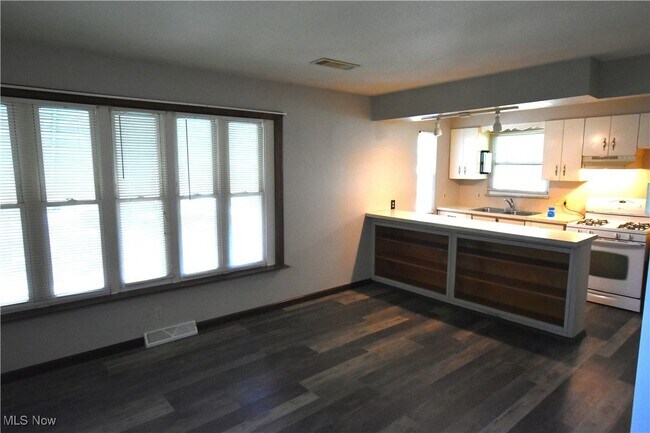 Foto del edificio - 3583 Lloyd Rd