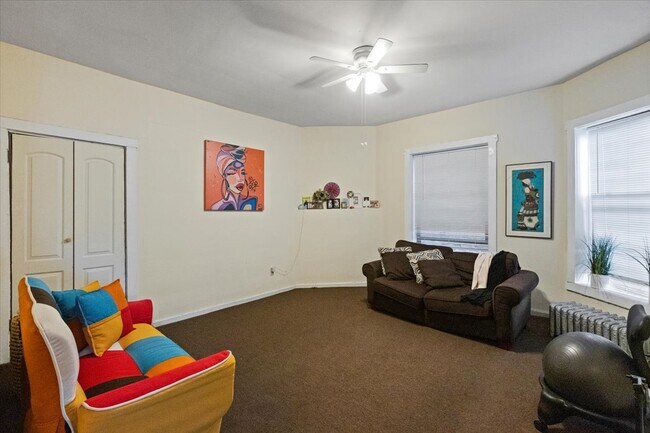 Foto del edificio - 5020 S Blackstone Ave