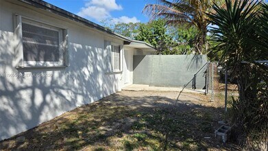 Building Photo - 28150 SW 153rd Ave